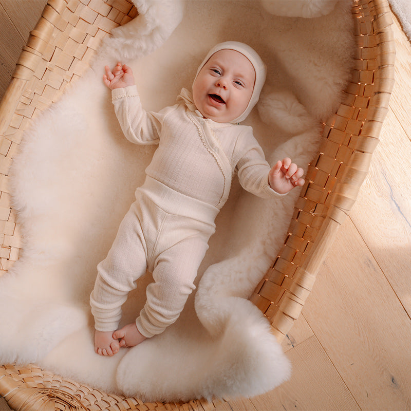 Babystrumpbyxa i ull med silke, hålmönster
