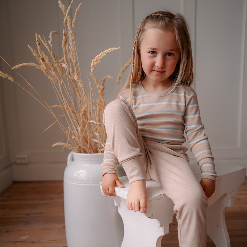 Babytights i ull med silke, ribbstickade